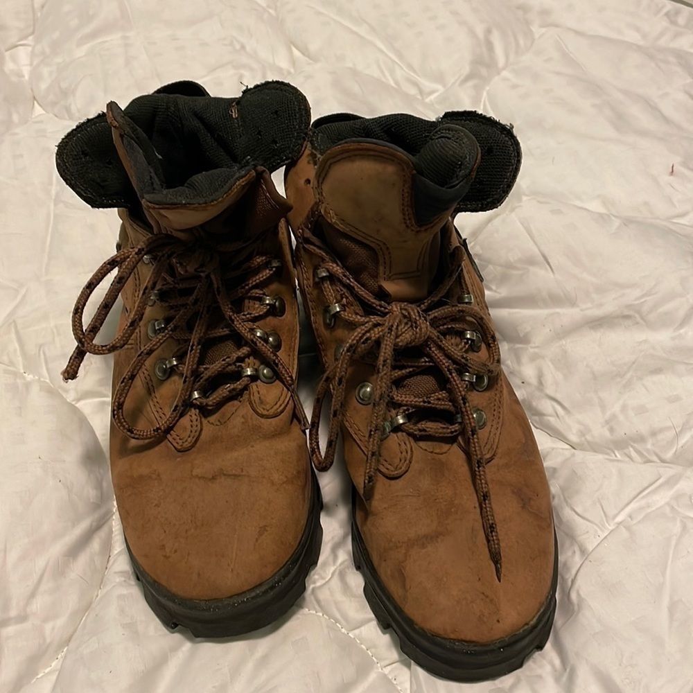 Nike boots size 5.5 youth